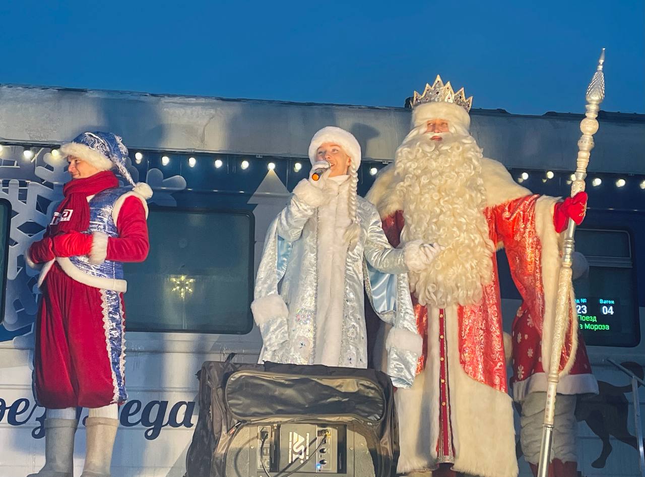 Сотрудник ПЧ-2 ИССО встретил Деда Мороза Сотрудник ПЧ-2 ИССО встретил Деда Мороза