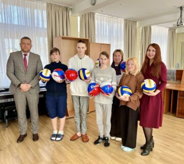 Помощь сиротам от мостовиков