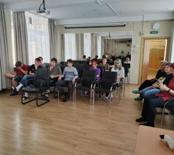 Детям из приюта о профессии