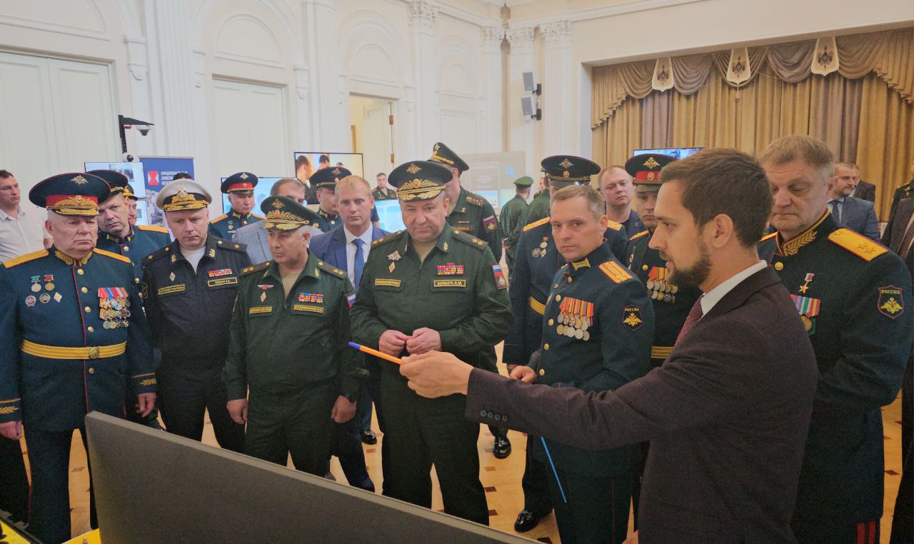 Экспозиция ПЧ-2ИССО заинтересовала замминистра Обороны РФ Экспозиция ПЧ-2ИССО заинтересовала замминистра Обороны РФ