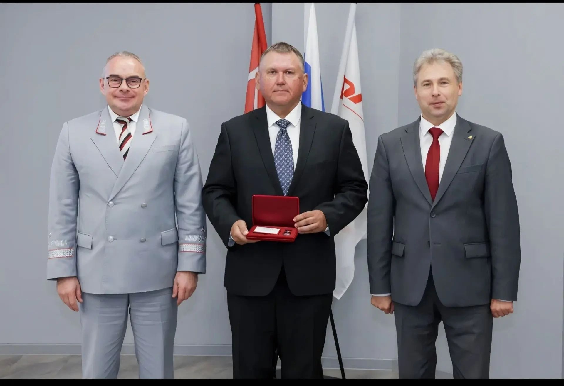 Почет и безупречный труд Почет и безупречный труд